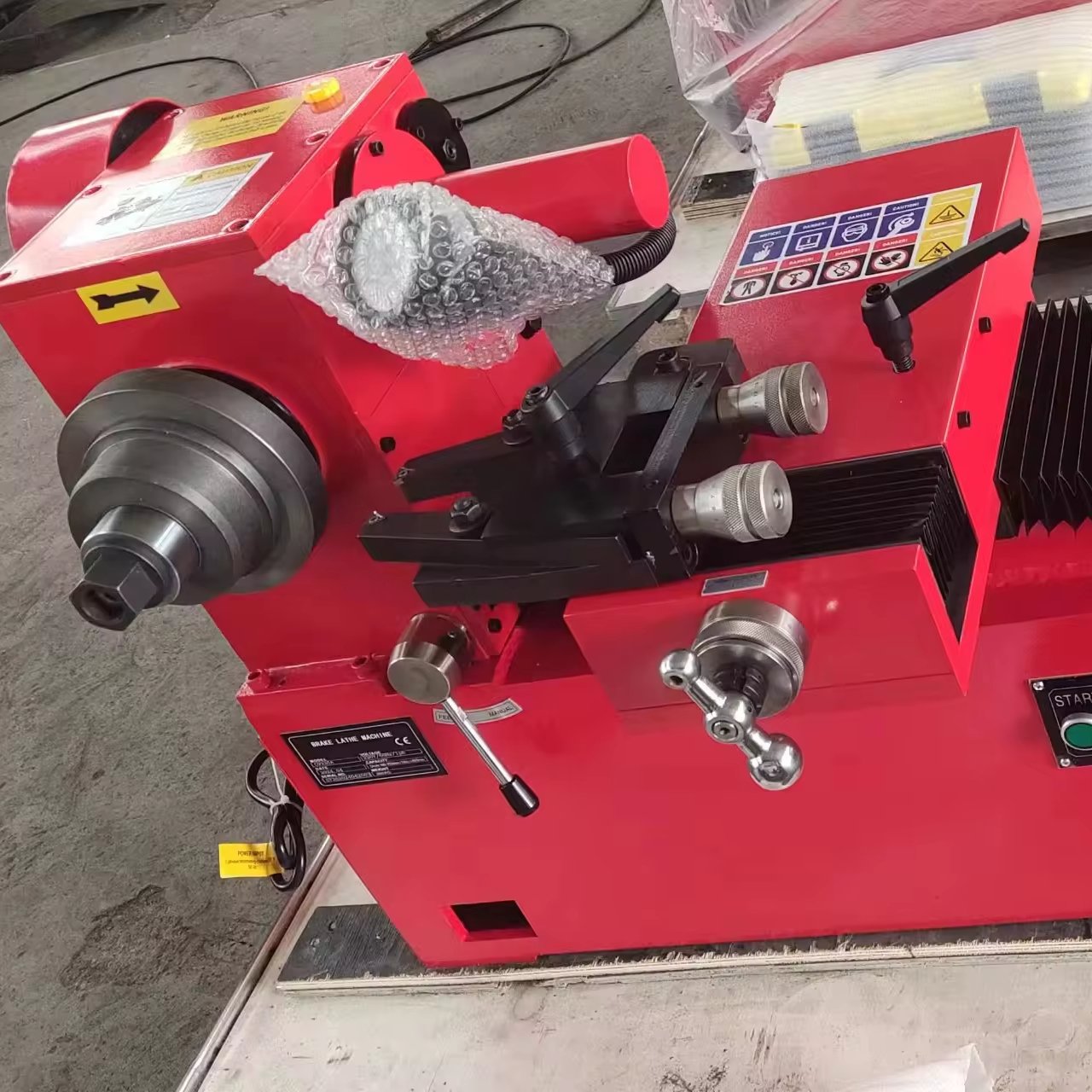 Factory Price Car Brake Lathe Disc Drum Machine C9335A